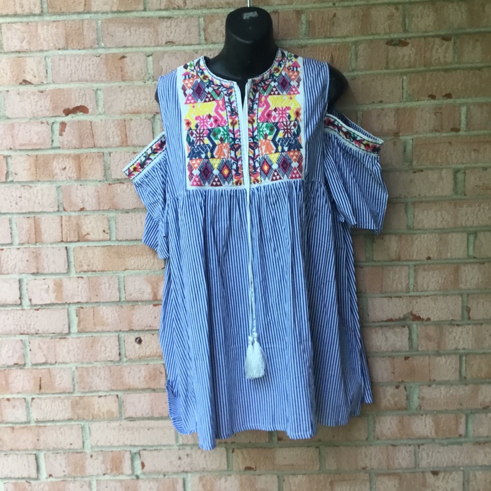 Cold shoulder embroidered top.